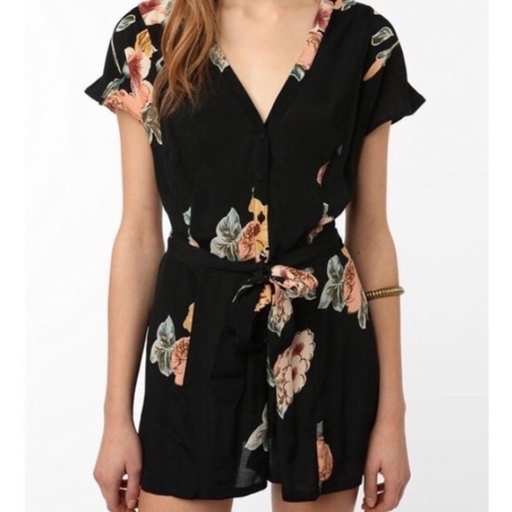 Staring at stars floral short romper size 2 black